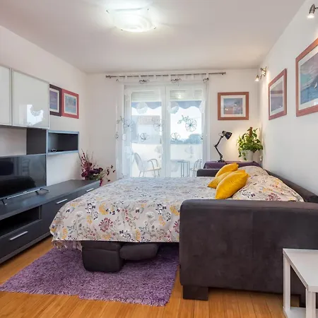 Sunny 1bd Near Firule - Balcony & Peaceful Appartamento Spalato