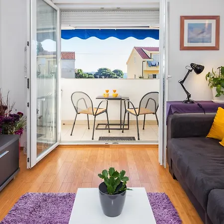 Sunny 1bd Near Firule - Balcony & Peaceful Appartement