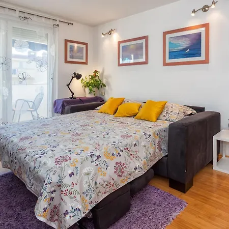 Apartment Sunny 1bd Near Firule - Balcony & Peaceful *