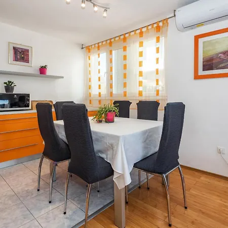 Sunny 1bd Near Firule - Balcony & Peaceful Apartment Split