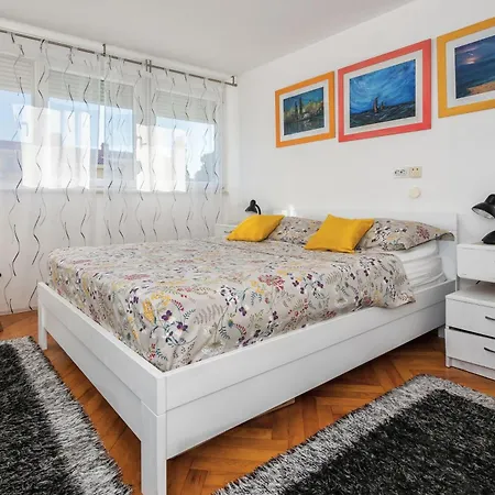 Apartment Sunny 1bd Near Firule - Balcony & Peaceful